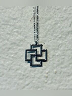 925 Sterling Silver Geometric Interlocking Pendant Necklace